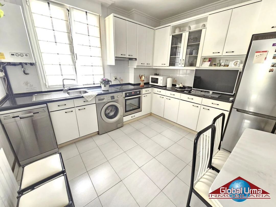 Central flat with three bedrooms