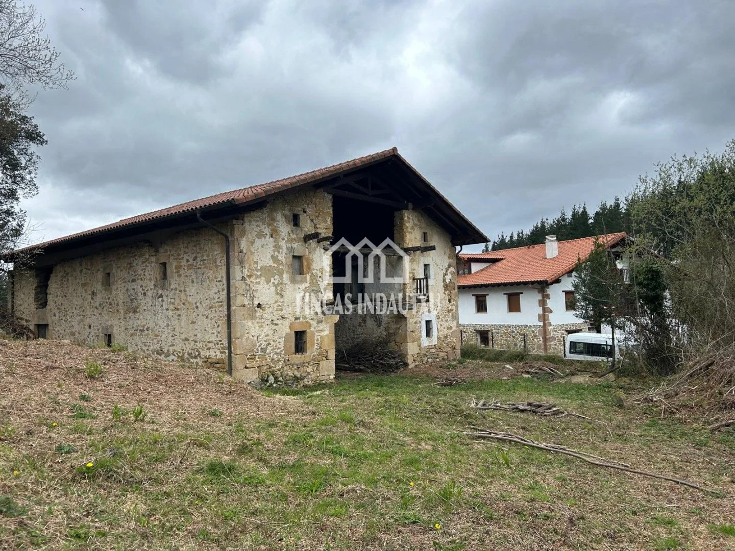 Large Muxika farmhouse with 4,000m² land
