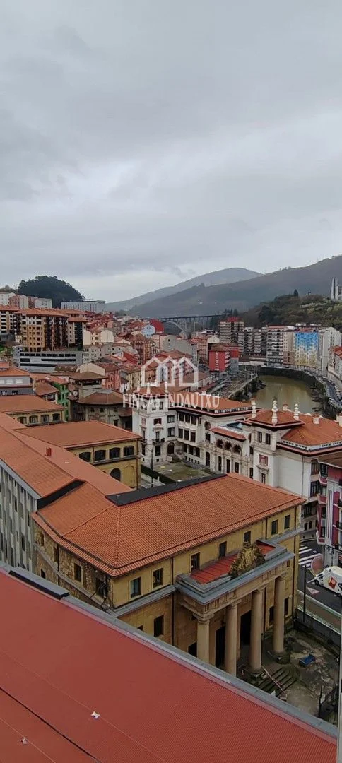 Bilbao flat near Casco Viejo, three bedrooms