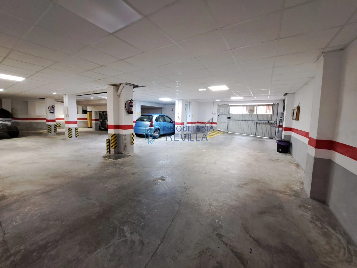Central car garage space in Zubeldia, Portugalete