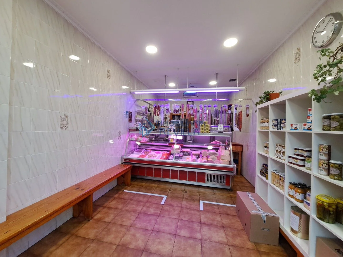Local comercial en Cueto con entreplanta