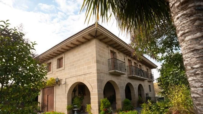 Stone house, 400 m², heated pool