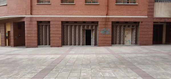 Street-front commercial unit near park