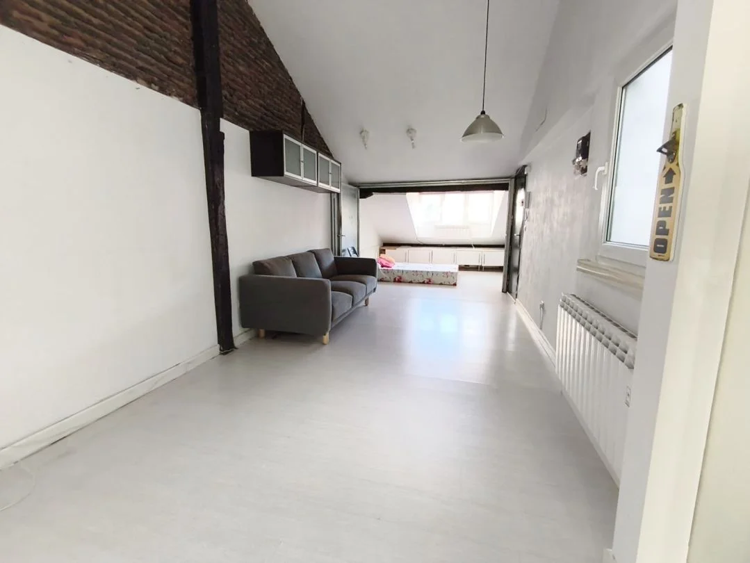 Piso exterior junto al Casco Viejo