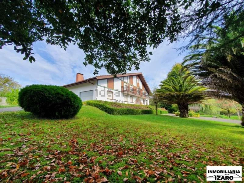 Casa amplia en Bilbao con parcela de 10.000 m²
