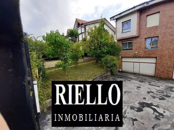 Semi-detached chalet in Sondika, 205 m2 near train