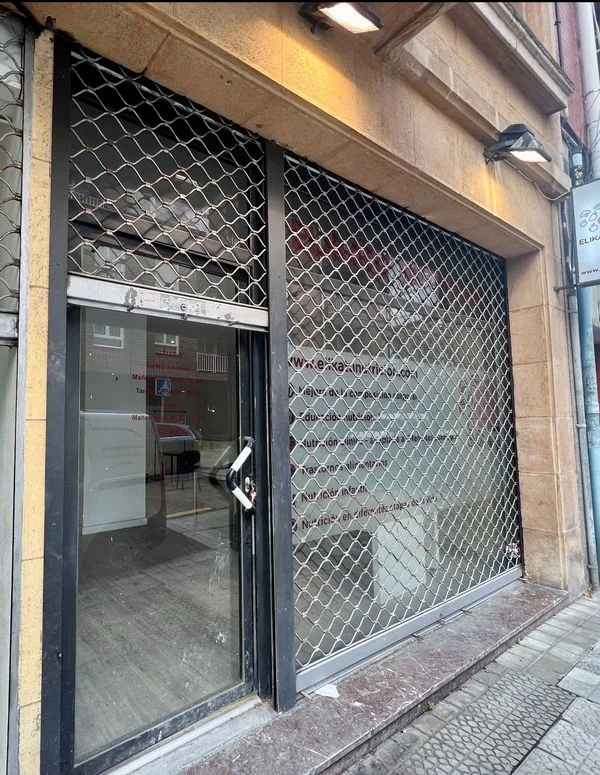 Street-front commercial unit, 110 m²