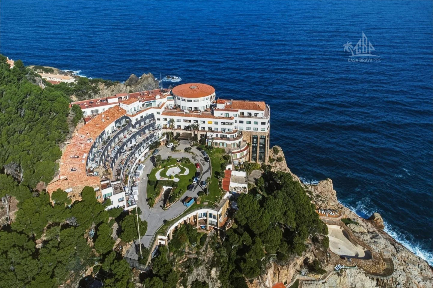 Reformed coastal apartment with tourist licence