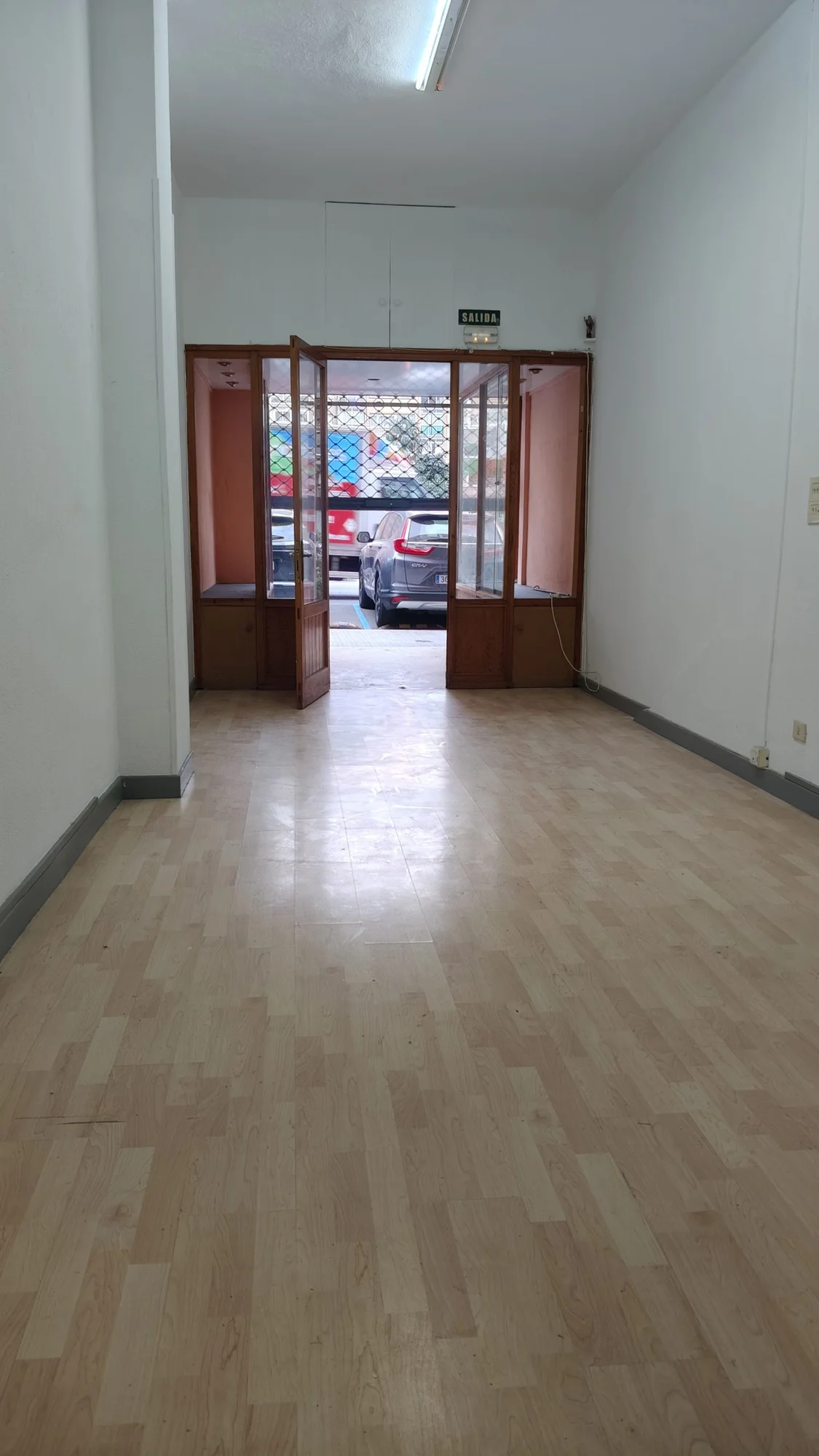Good-condition commercial unit in Romo