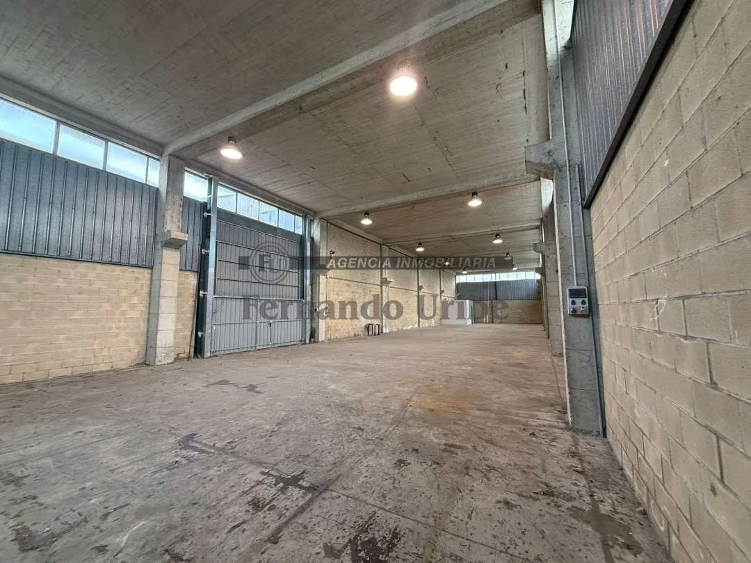 Nave industrial de 500 m² con grúa
