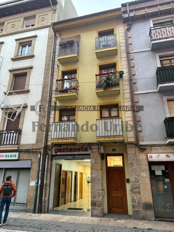 Apartamento en casco histórico con balcones