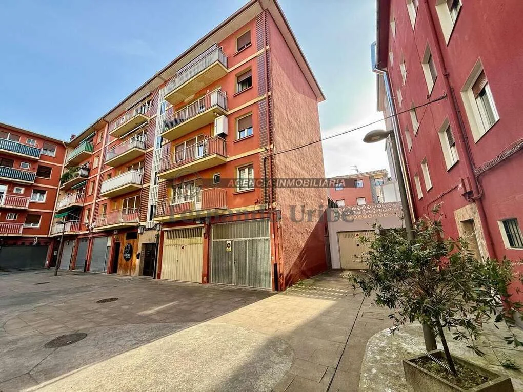 Central commercial unit, 15 m²