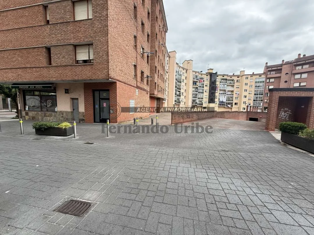 Central garage space, 14.9 m²