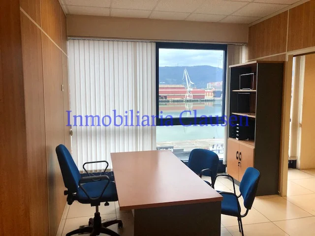 Complejo de cuatro oficinas con vistas a la ría