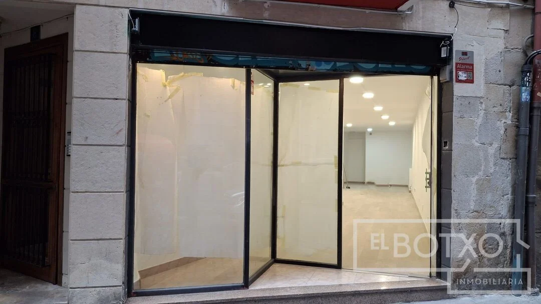 Local comercial reformado en Casco Viejo