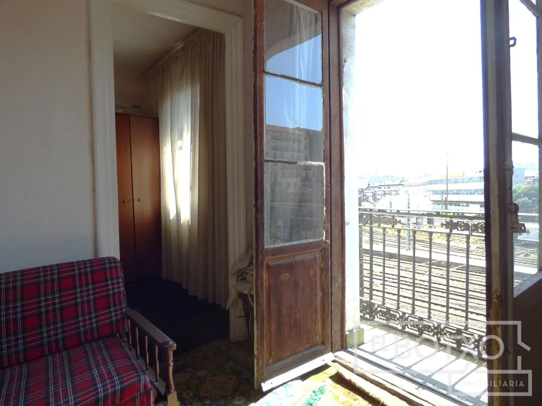 Piso para reformar cerca de Abando, cinco habitaciones