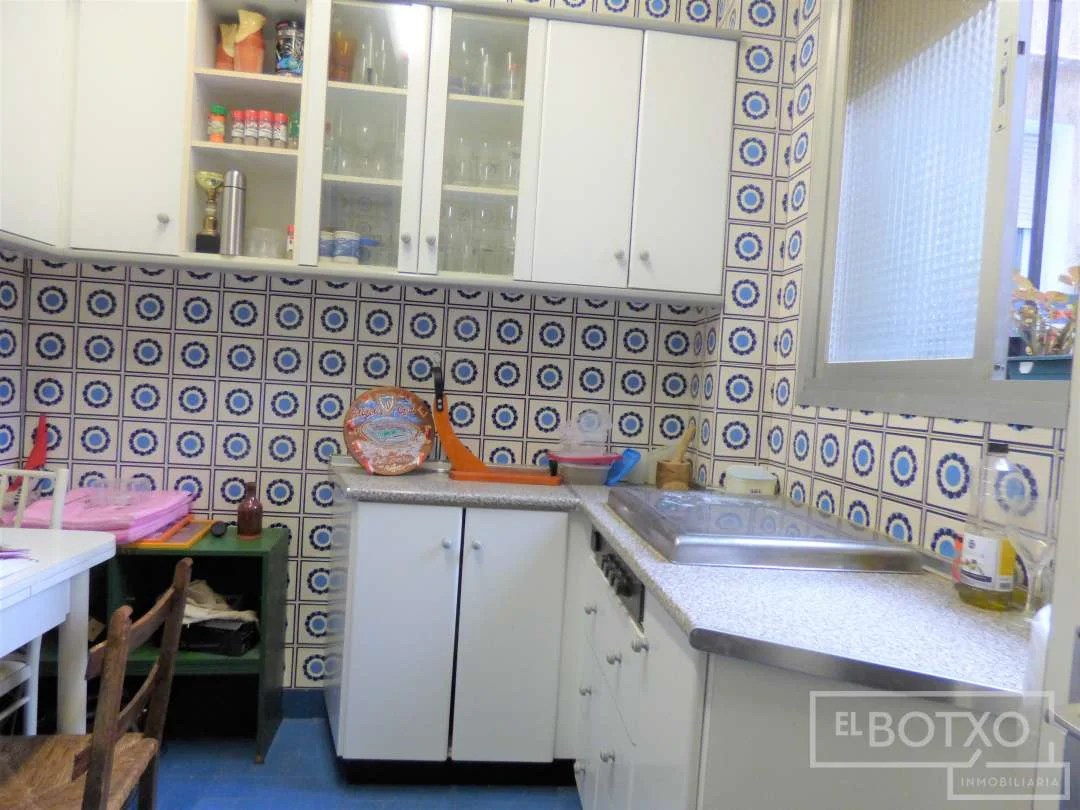 Local comercial en Santutxu, escaparate de 67 m²