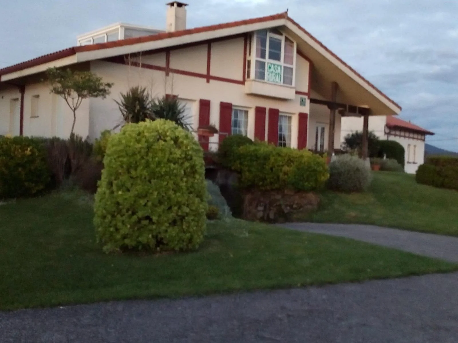 Chalet costero con 8 habitaciones