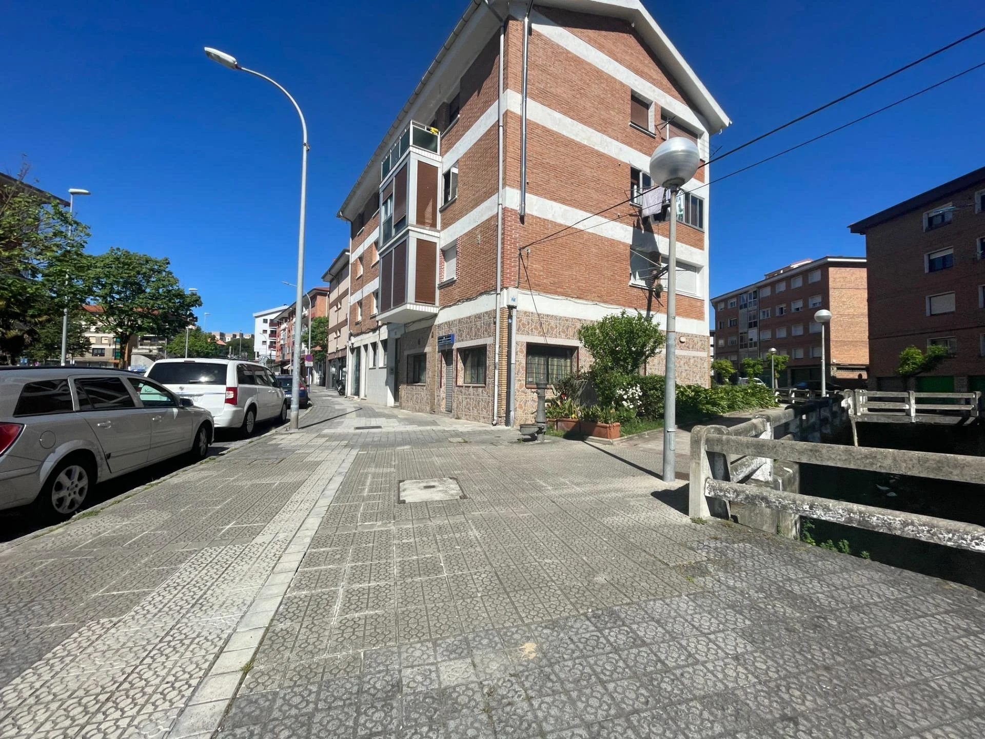 Local comercial para reformar junto al metro
