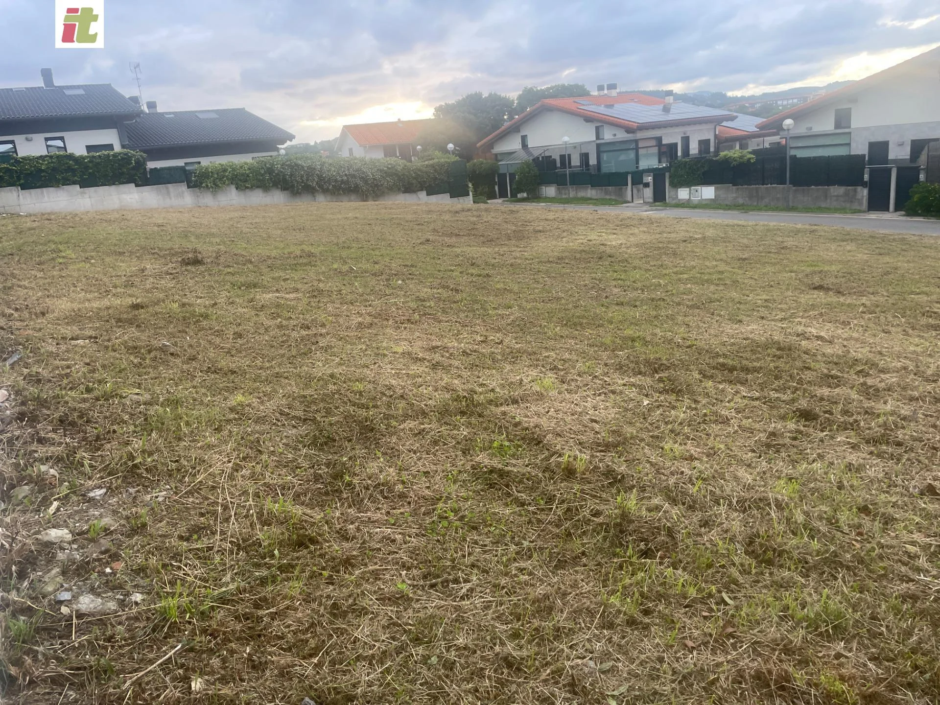 Parcela urbana de 1.051 m² edificables