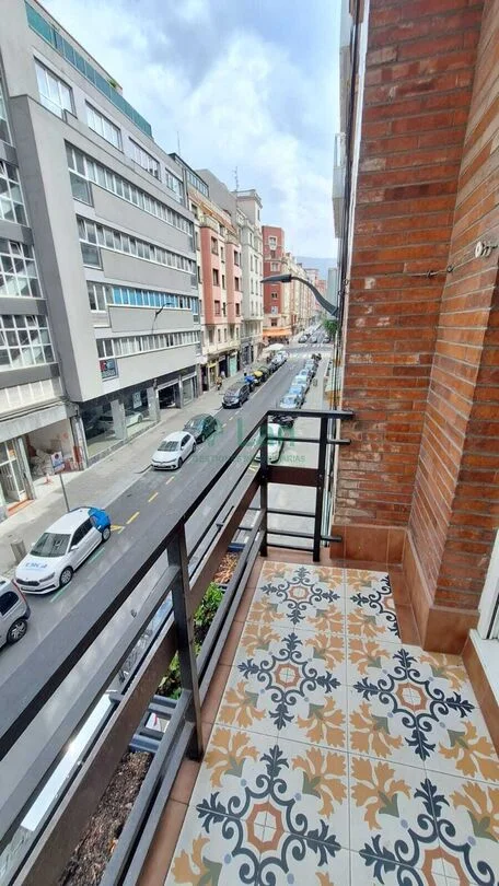 Updated exterior flat in Indautxu