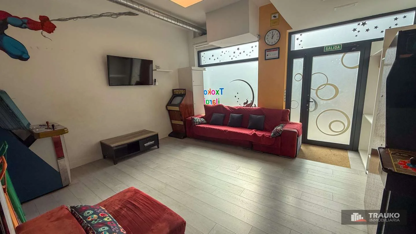 Equipped Bilbao venue with three rooms