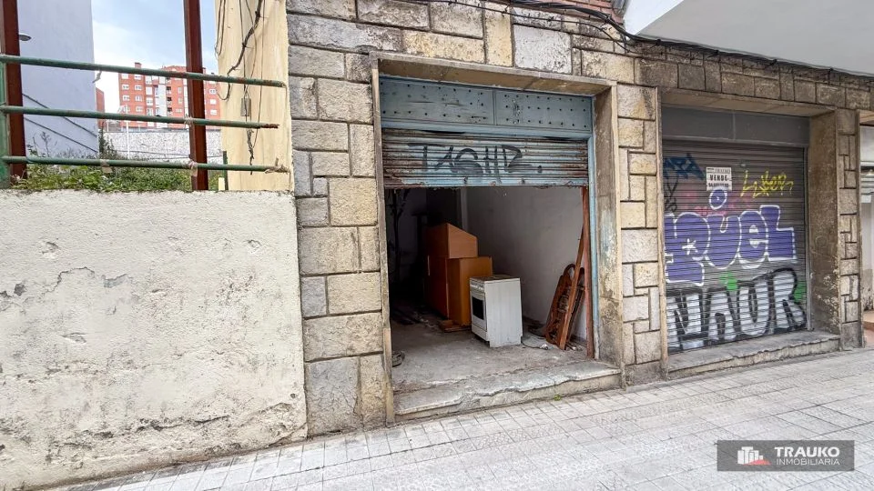 Street-front Uribarri commercial unit, 36 m²