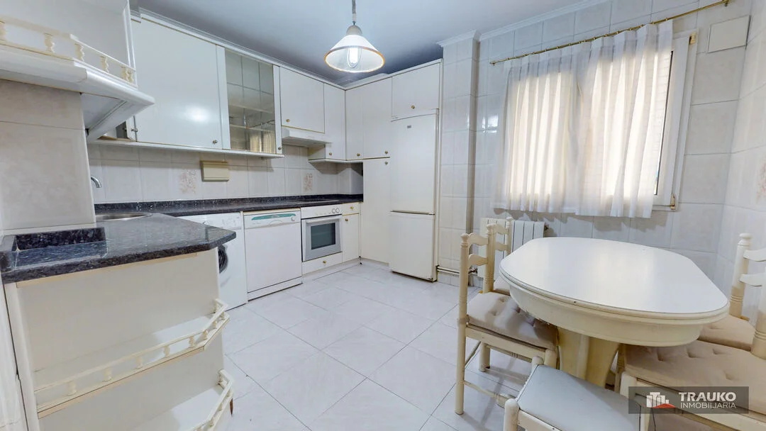 Piso de tres dormitorios en Uribarri