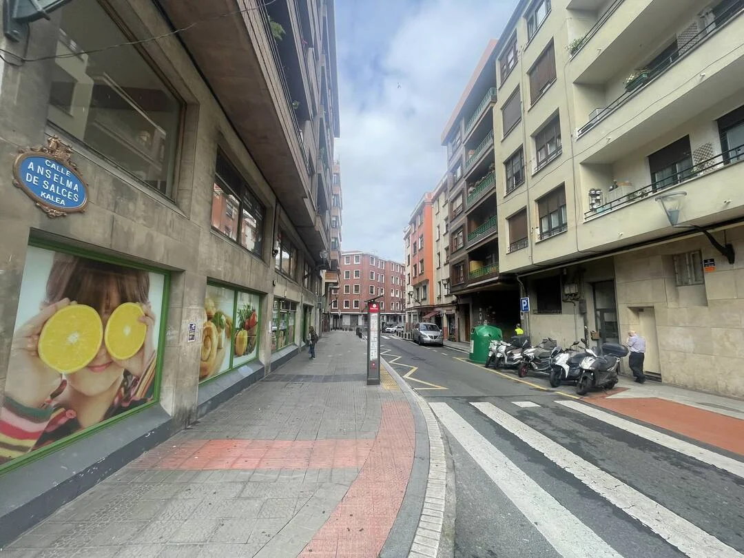 Garaje céntrico en Bilbao para coche grande