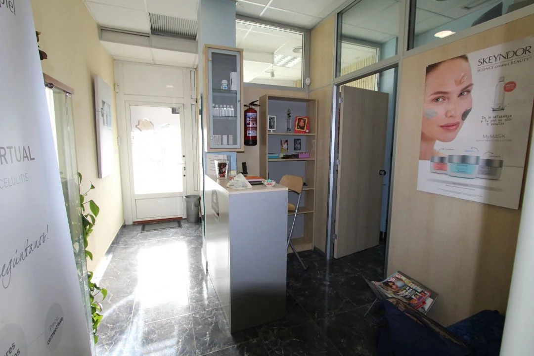 Operating beauty salon in Urreta