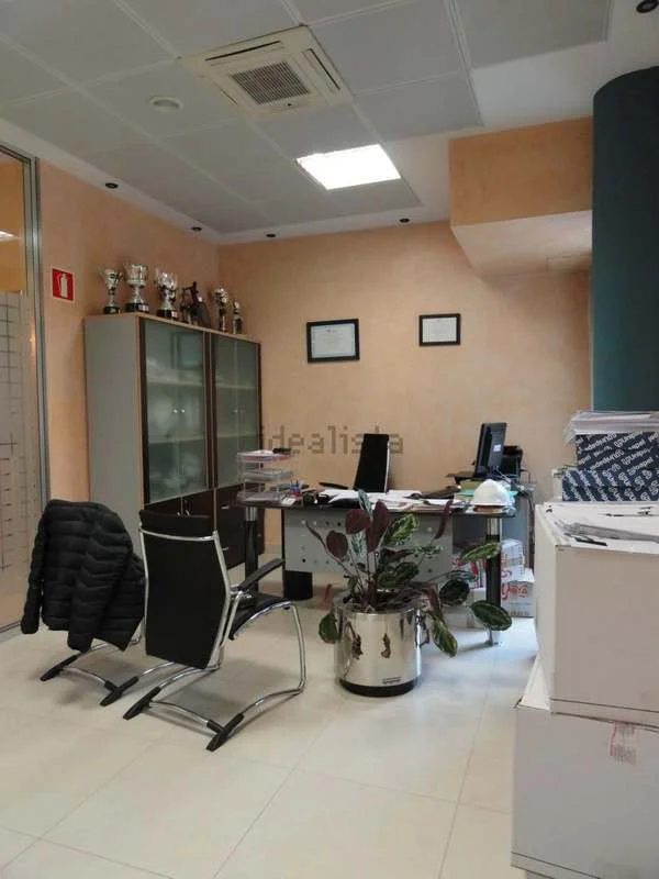 Renovated central commercial premises