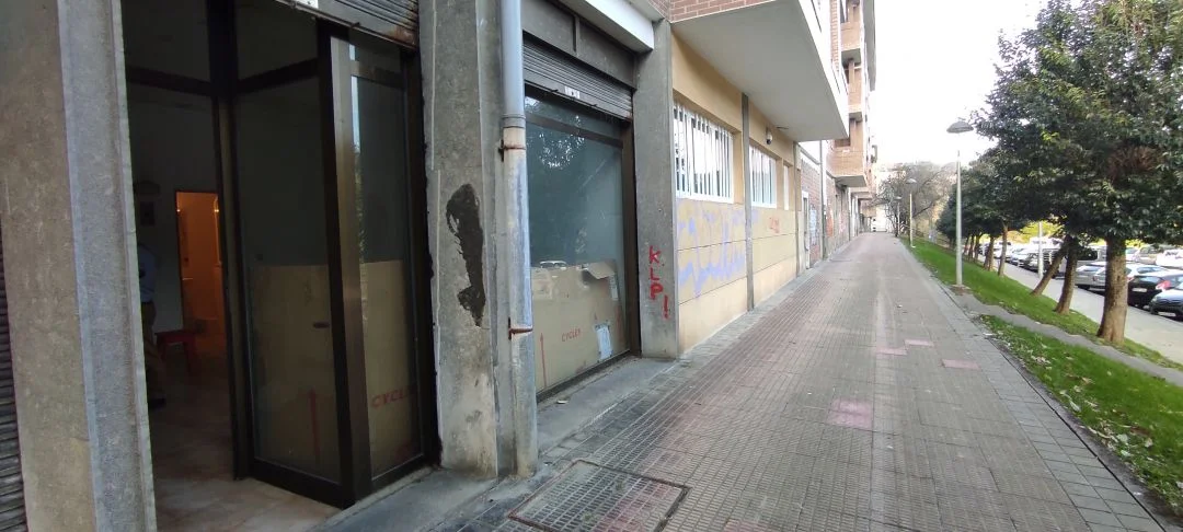 Two-unit commercial local in Zabalgane