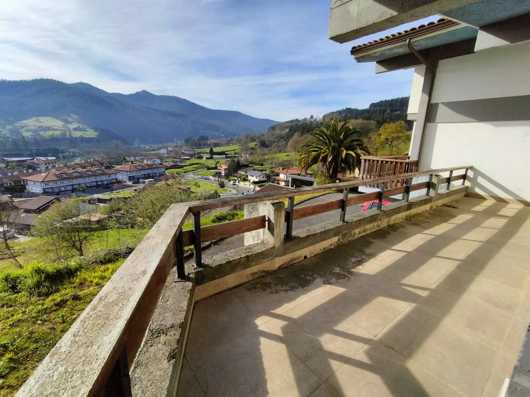 South-facing chalet with 5,000 m² land