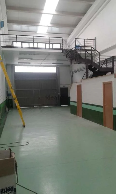 Industrial unit in Derio with mezzanine