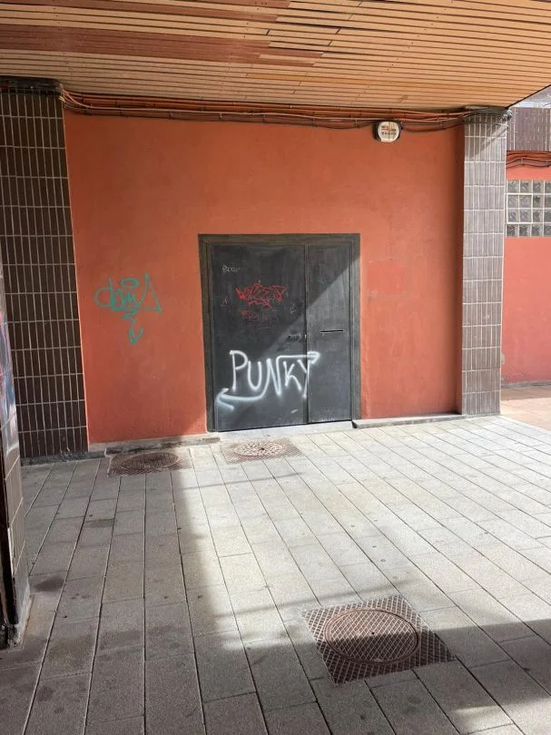 Central commercial premises, 93 m²