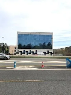 Oficina luminosa con dos plazas de garaje