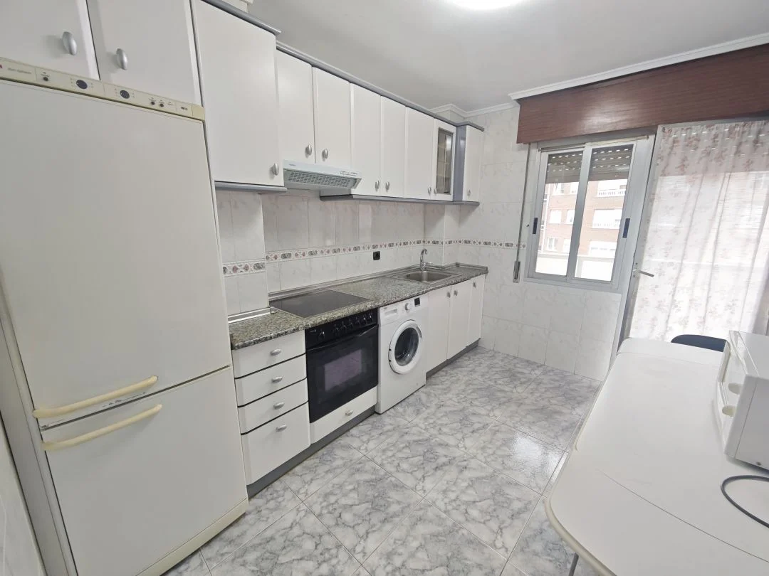 Large exterior flat with four bedrooms