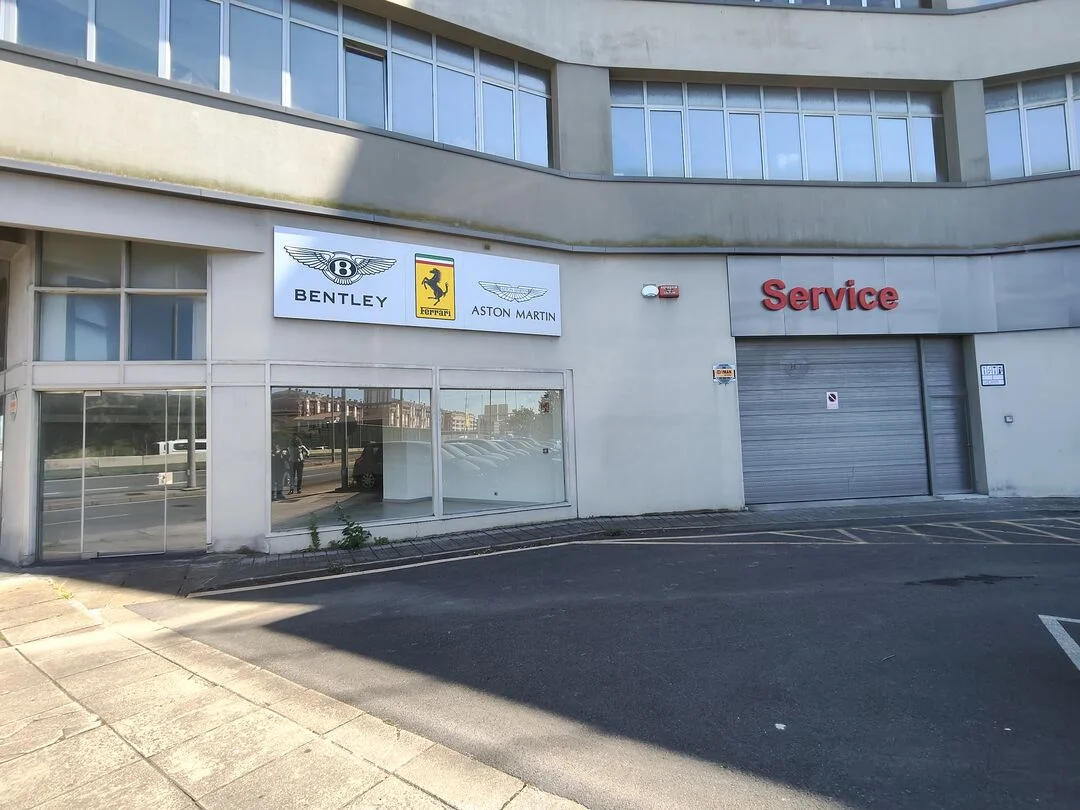 Commercial premises with 560 m² showroom