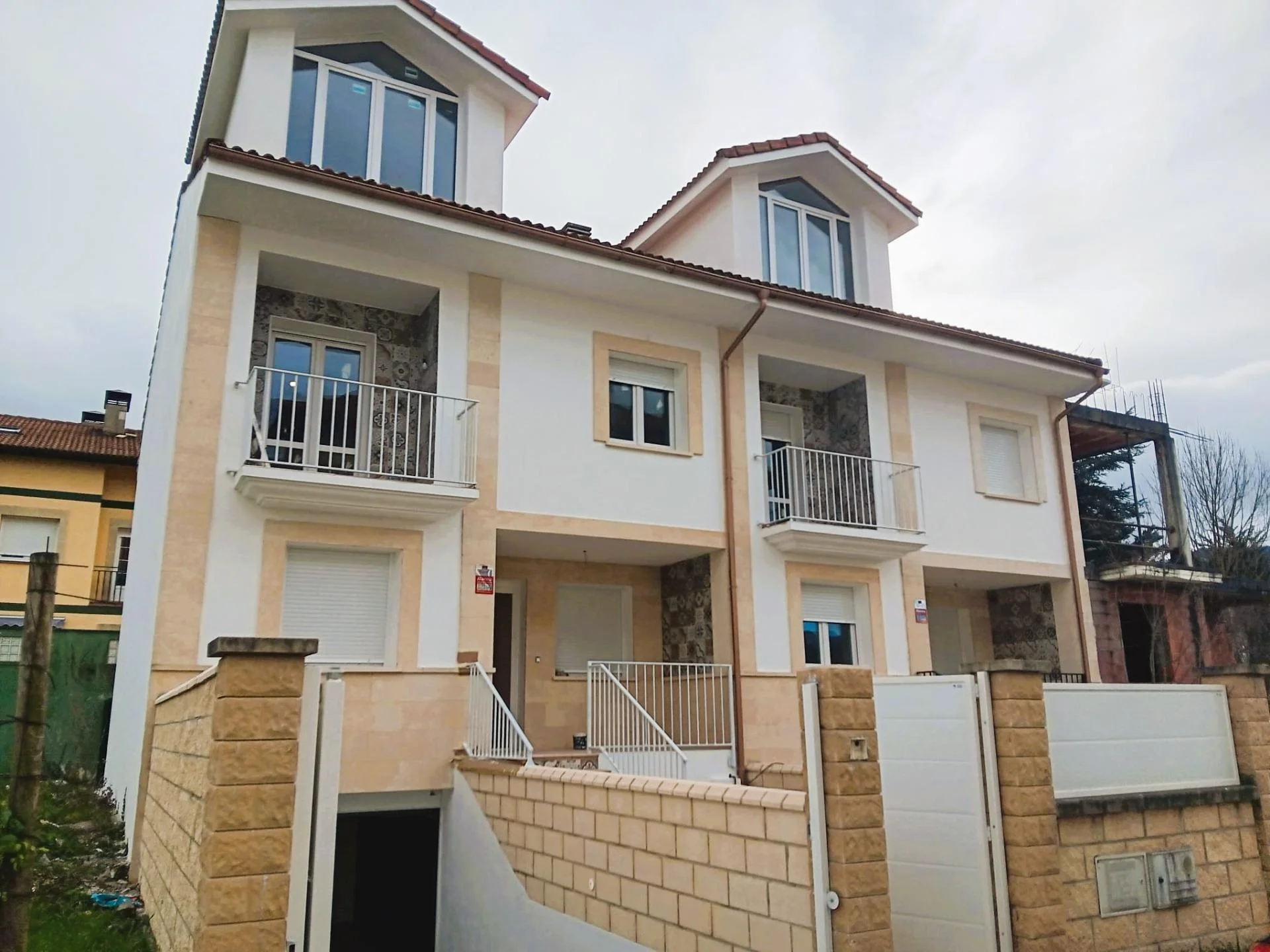 Large new-build townhouse, 6 bedrooms