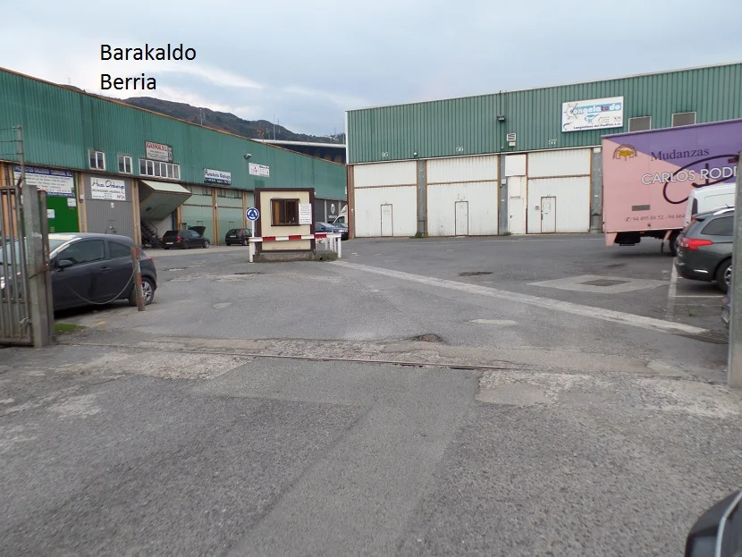 Nave industrial en Aurrera, 120 m², grúa