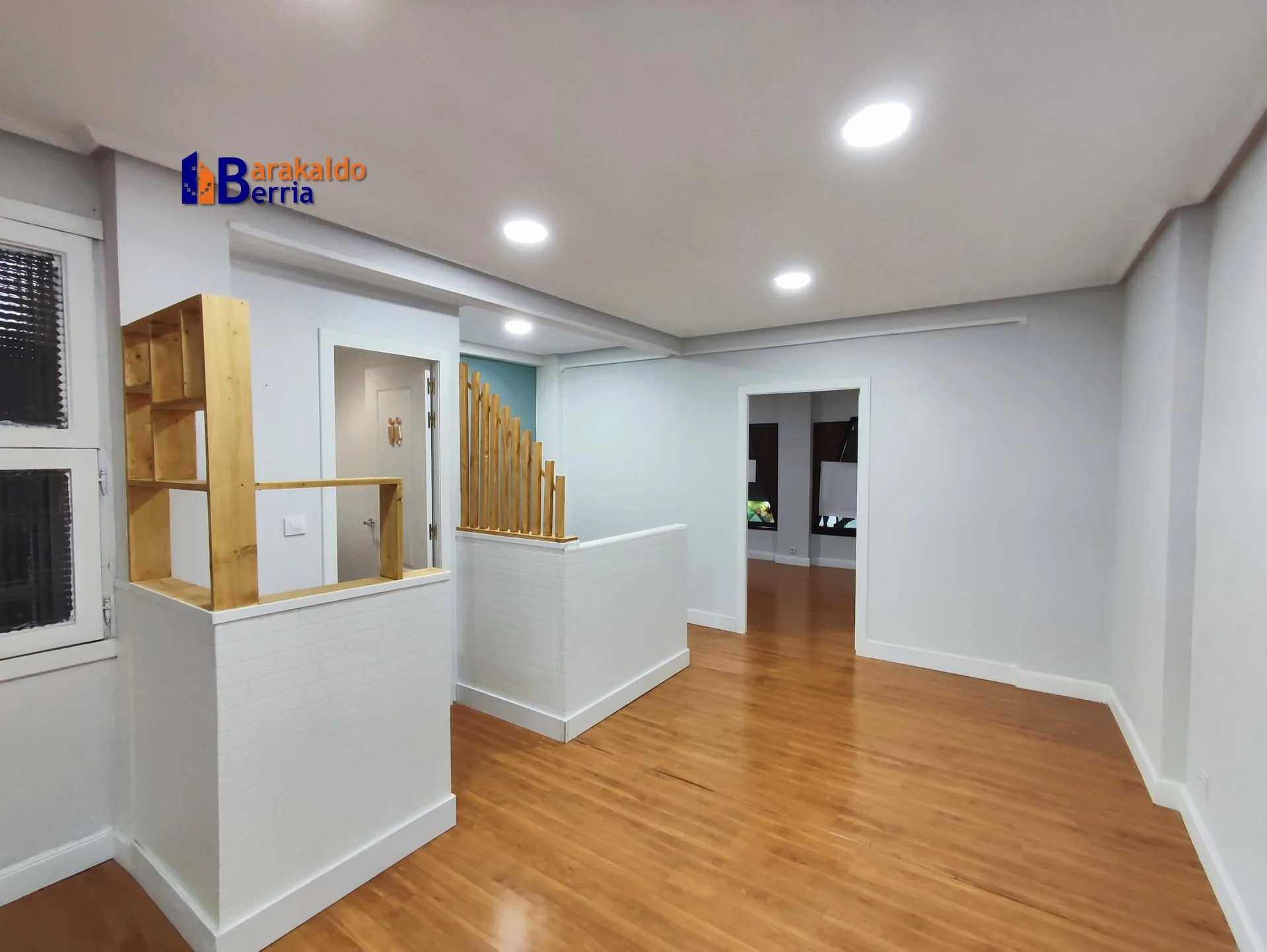 Renovated Barakaldo office, 64 m²