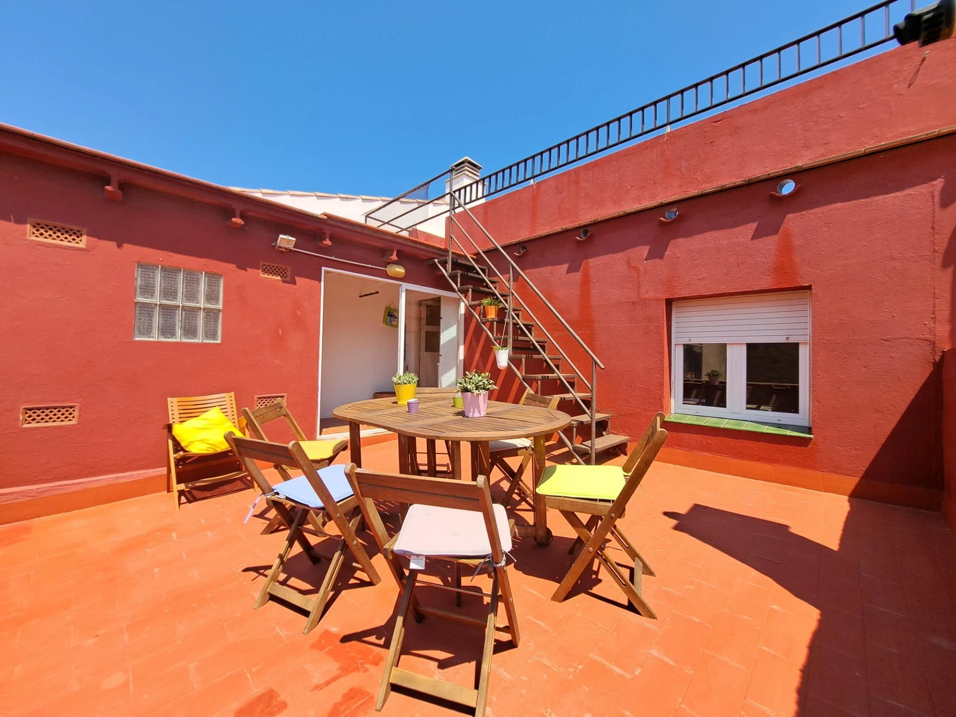 Six-bedroom house near sea