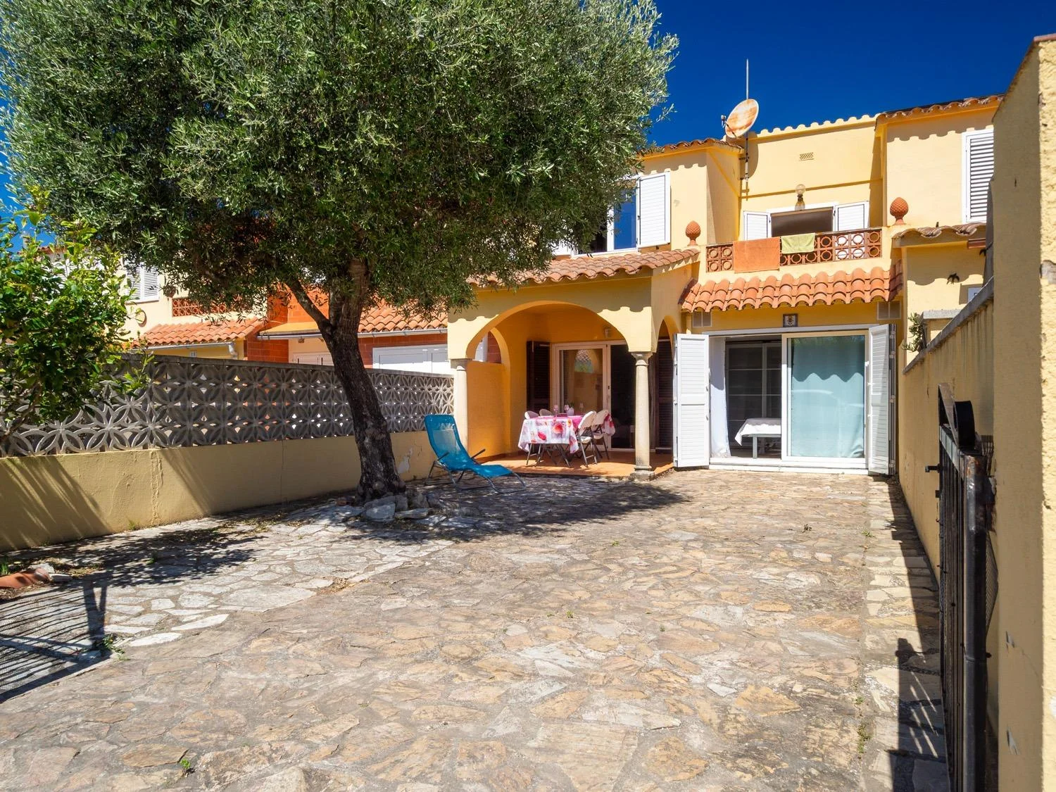 Casa adosada orientada al sur, 75 m², Riells