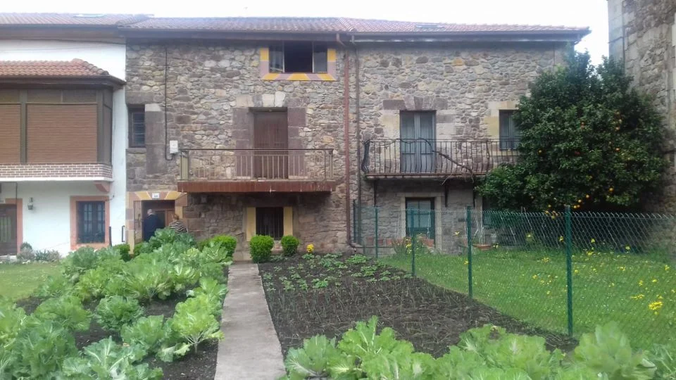 Urban house in La Cavada, three floors