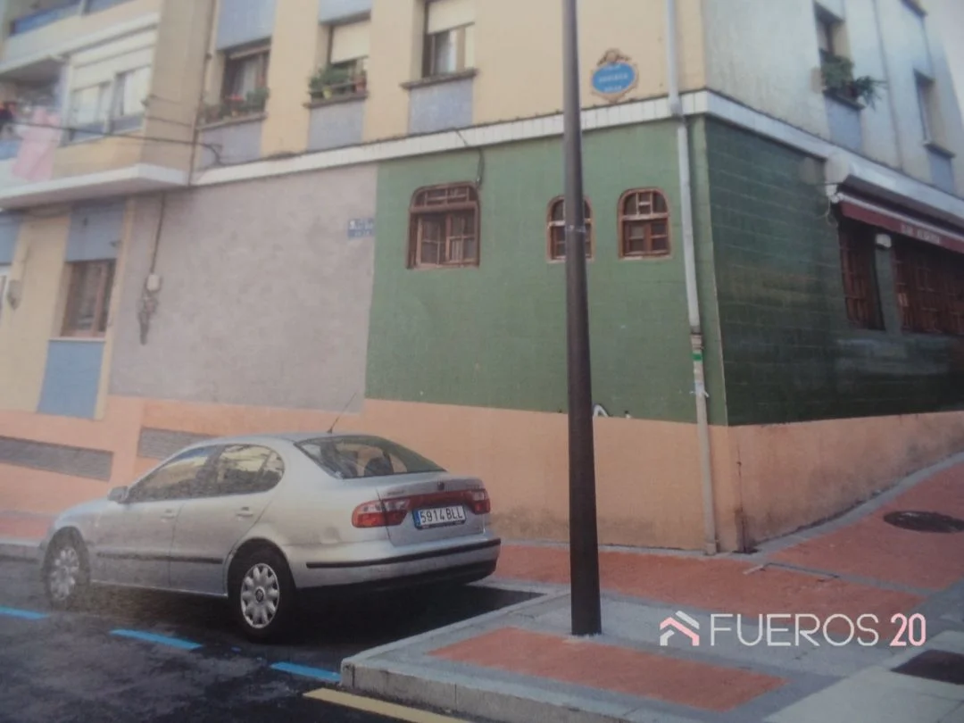 Ground-floor Llano commercial unit, 68 m²