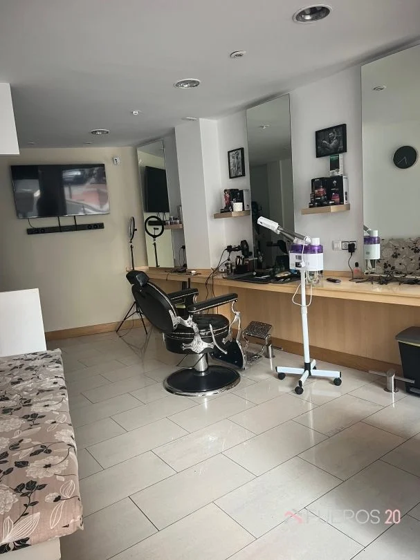 Peluquería en funcionamiento en Rontegi