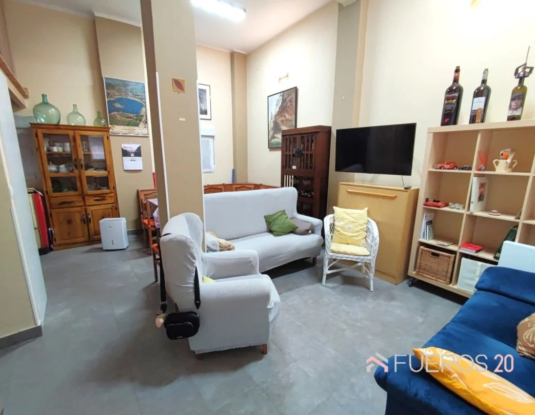 Reformed commercial unit near metro