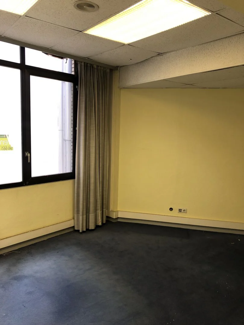 Oficina en Ensanche de 100 m² renovada