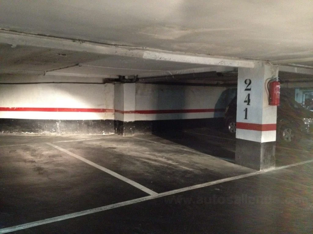 Amplia plaza de garaje en Abando