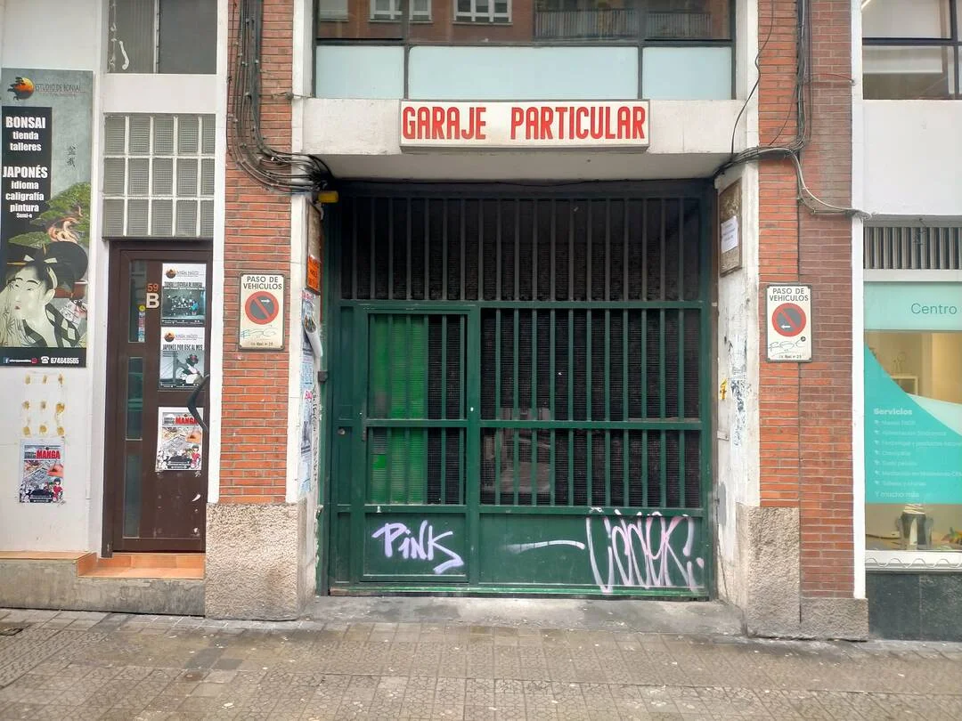 Garaje para coche grande en Alhondiga